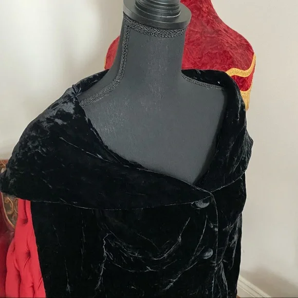 Beautiful romantic velvet vintage vest 💞 - Picture 3 of 5